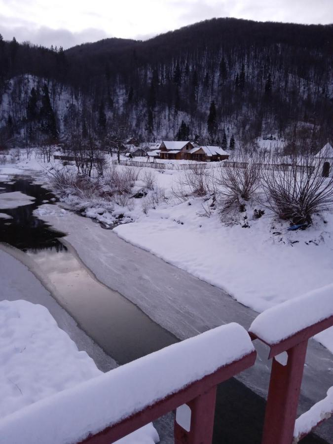Садиба Федорчуків За Рікою Sheshory Esterno foto